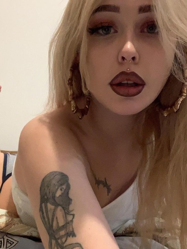 Лада привлекательная девушка из Пролетарск цена от 3500 руб