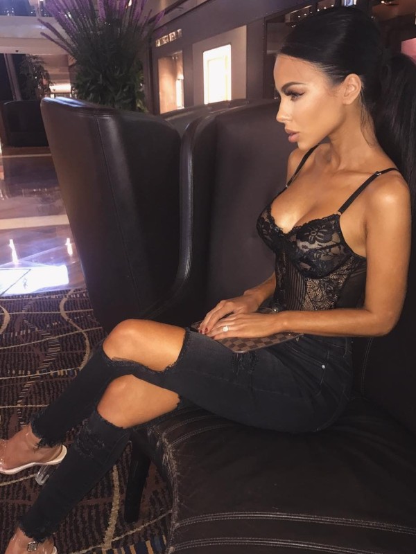 Дашута привлекательная девушка из Пролетарск цена от 3000 руб