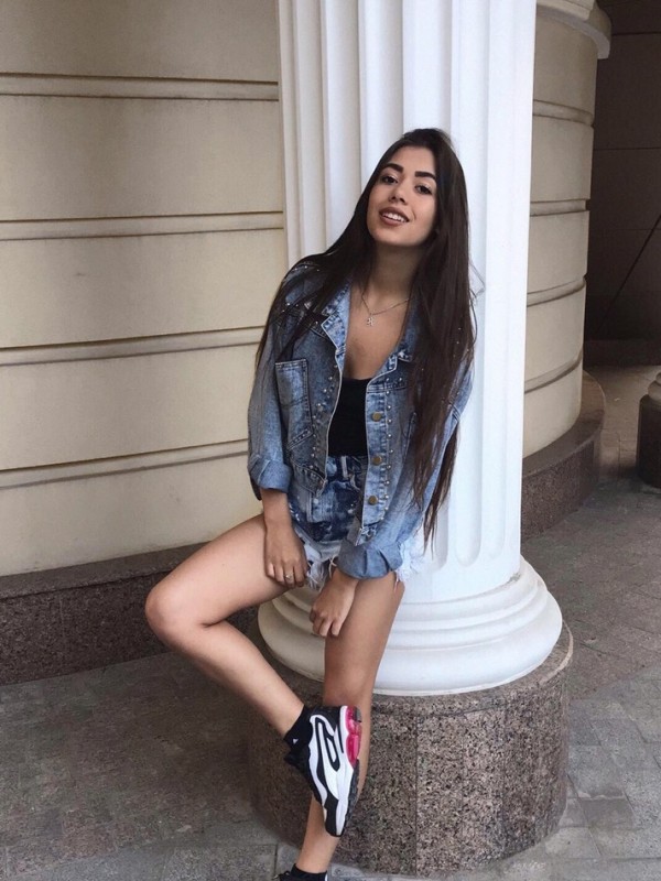 Кларисса привлекательная девушка из Пролетарск цена от 3500 руб