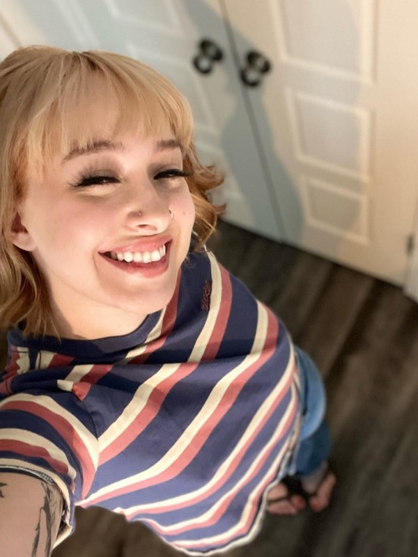 Юля привлекательная девушка из Пролетарск цена от 5000 руб