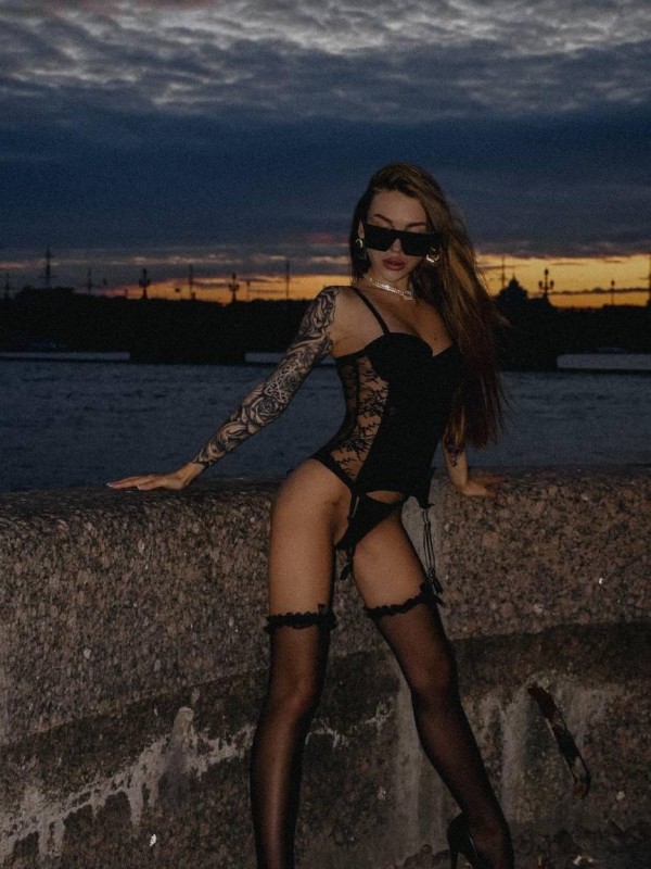 Ева привлекательная девушка из Пролетарск цена от 7000 руб